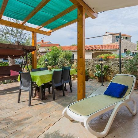 Apartment Macan Bale Exterior photo
