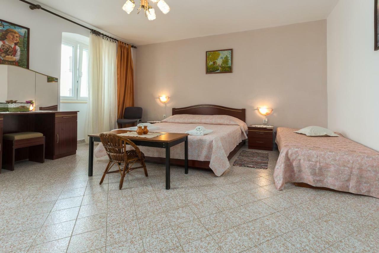 Apartment Macan Bale Exterior photo